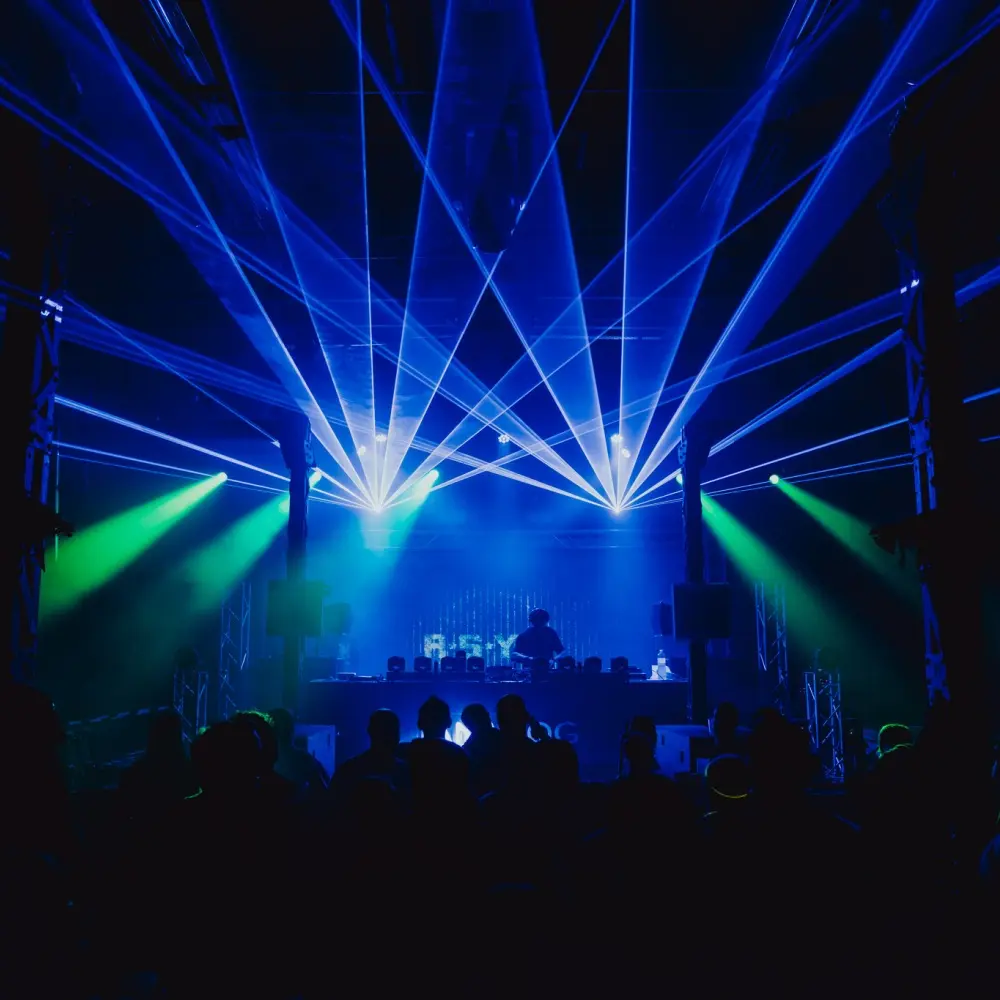 Glitched &amp; Electronic Movement