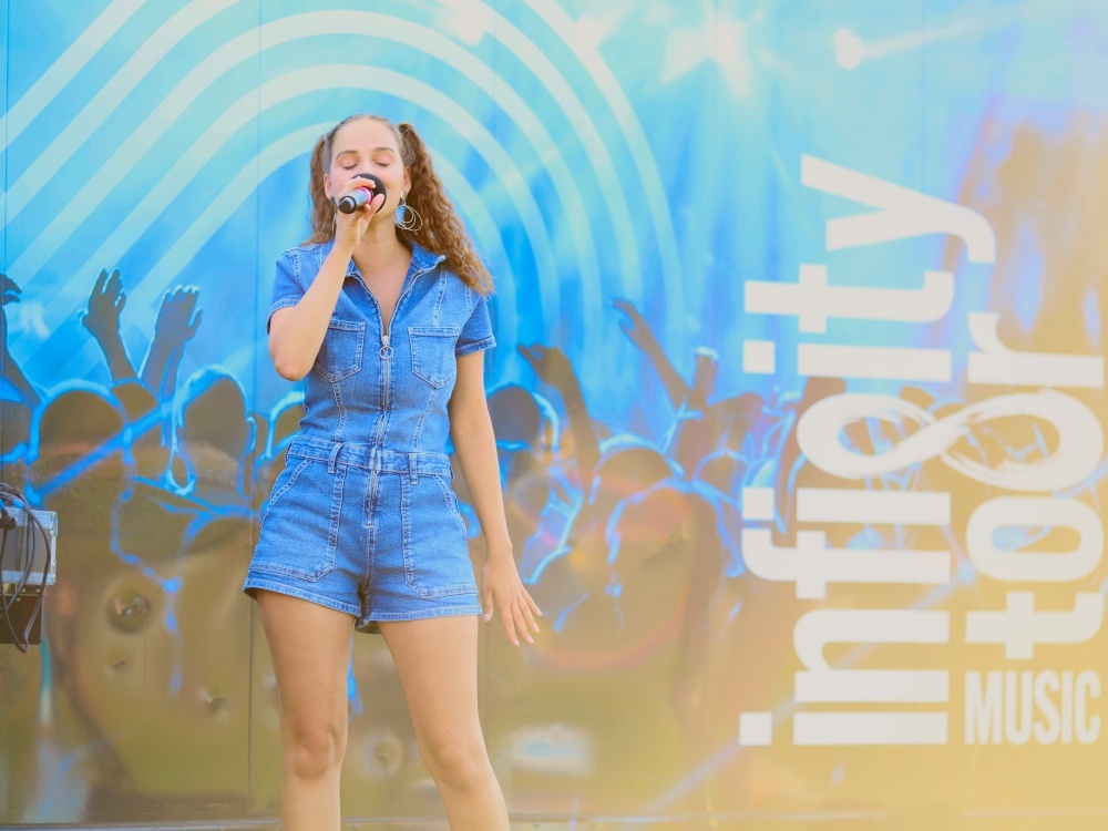 Sound Truck Stop: Mags und Neiyla in Neusiedl