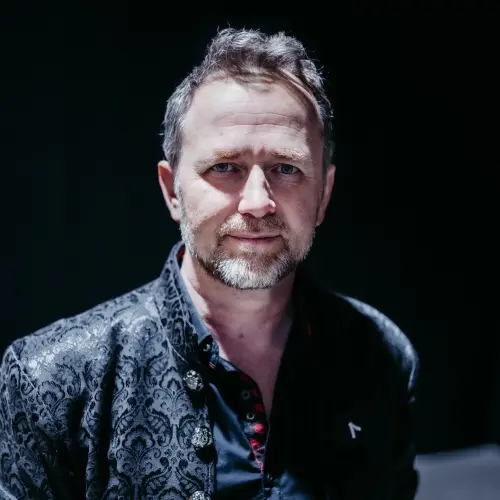 MISSES DOE - Chris Taylor